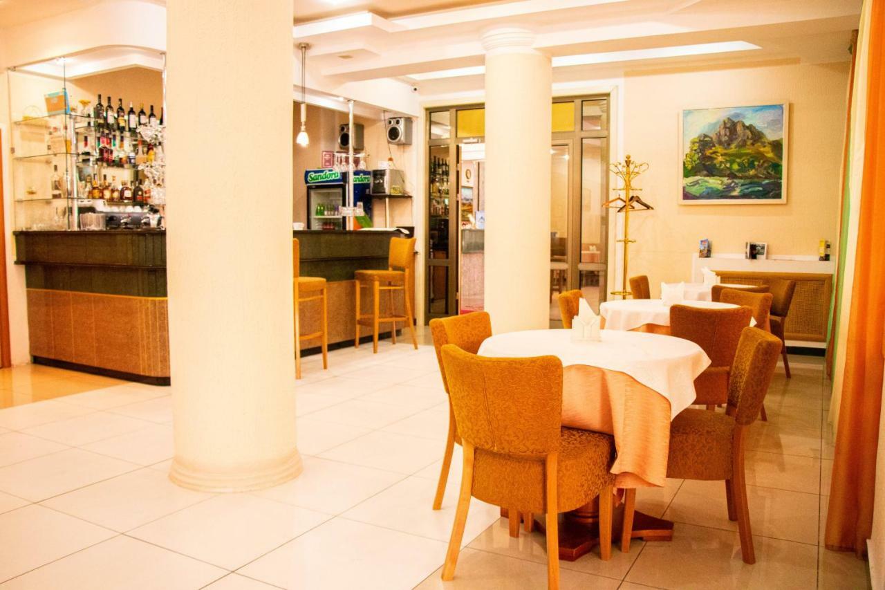 Altyn Dala Hotel Astana Luaran gambar
